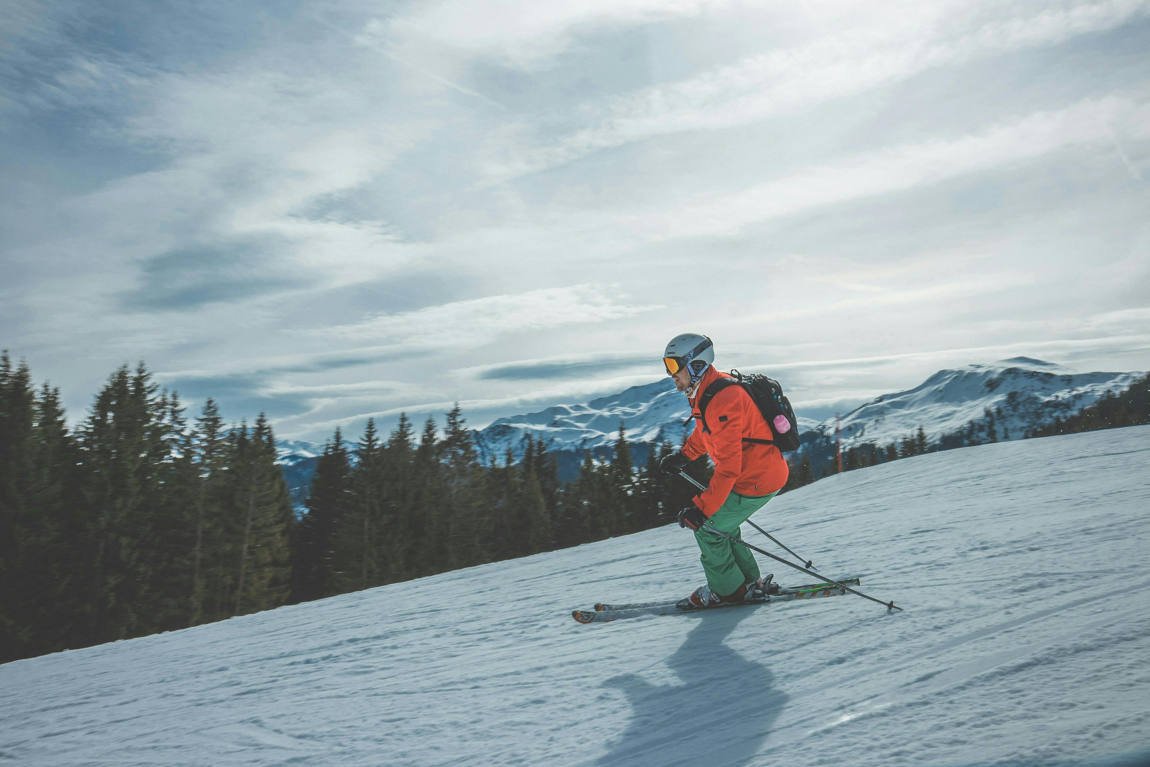 LQ_Blog_ski_rental_beginner_rental_ski_downhill.jpg